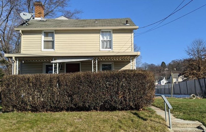 708 Milton St, Baden, PA 15005-1516