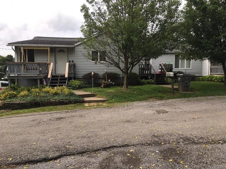 108 Washington Ave, Evans City, PA 16033