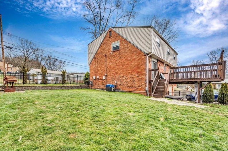 1521 Fernledge Dr, Allison Park, PA 15101-4047