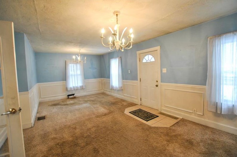 447 Whitestown Rd, Butler, PA 16001-9307