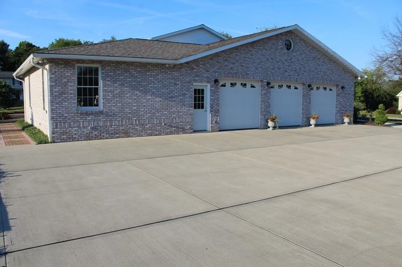 202 Lexington Pl, Oliphant Furnace, PA 15401-5622