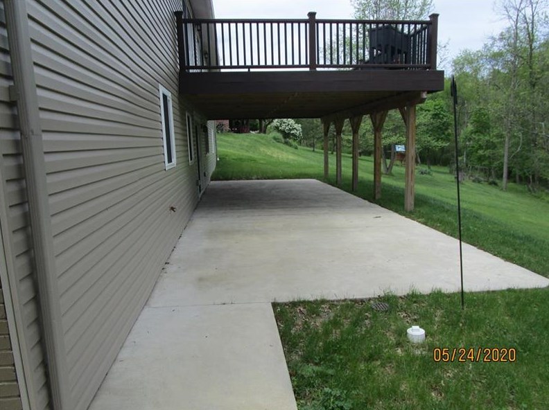 424 Robinhood Ln, Canonsburg, PA 15317
