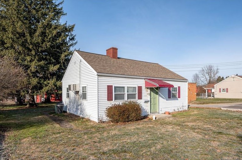 935 1st St, Baden, PA 15005-1402