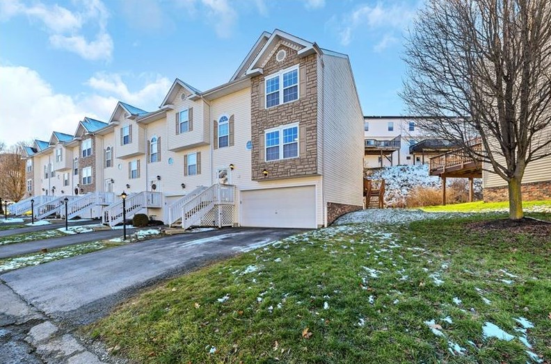 212 Mountain Dr, Collier Township, PA 15106-2266