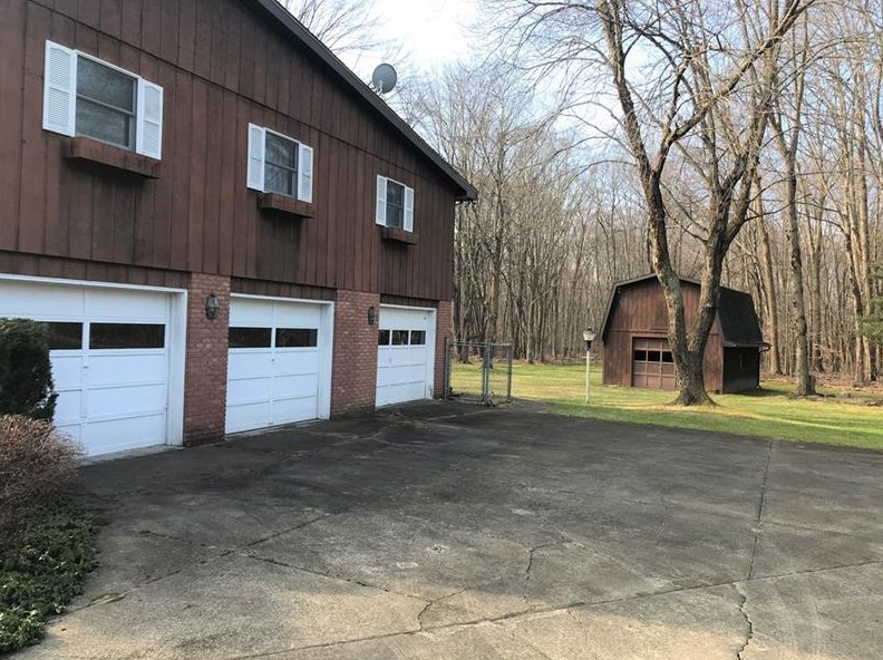 33 Holiday Ln, Greenville, PA 16125