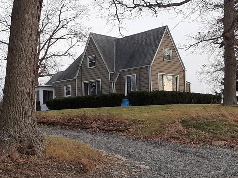 284 Tower Rd, Fombell, PA 16123-1922