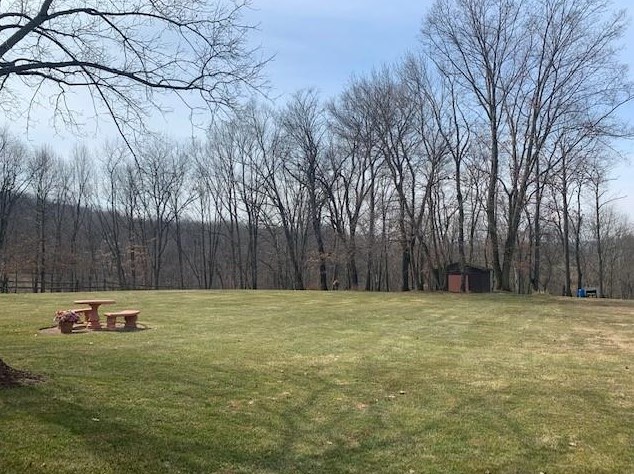 521 Morning Star Dr, Ellwood City, PA 16117
