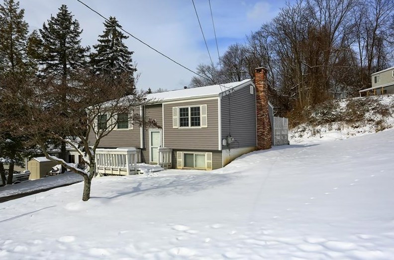 1113 Clinton Ave, North Versailles, PA 15137-2117