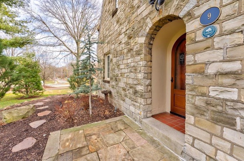 9 Standish Blvd, Pittsburgh, PA 15228