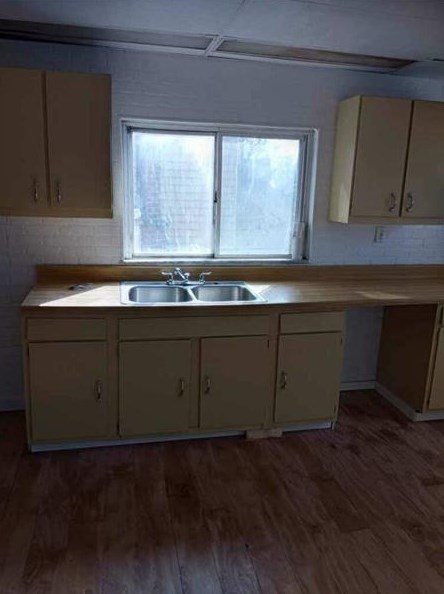 530 Lobinger Ave, Rankin PA  15104-2260 exterior