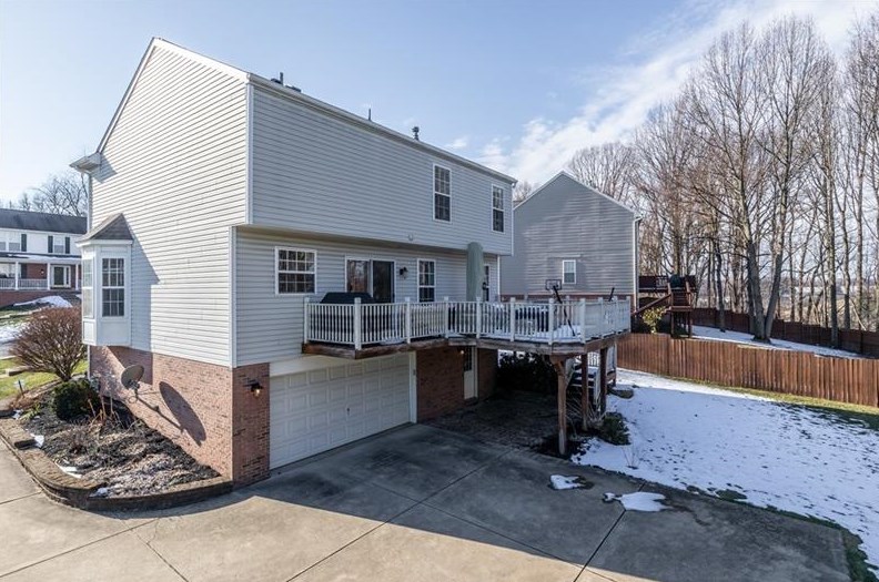 949 Castlegate Cir, Greensburg, PA 15601-8526