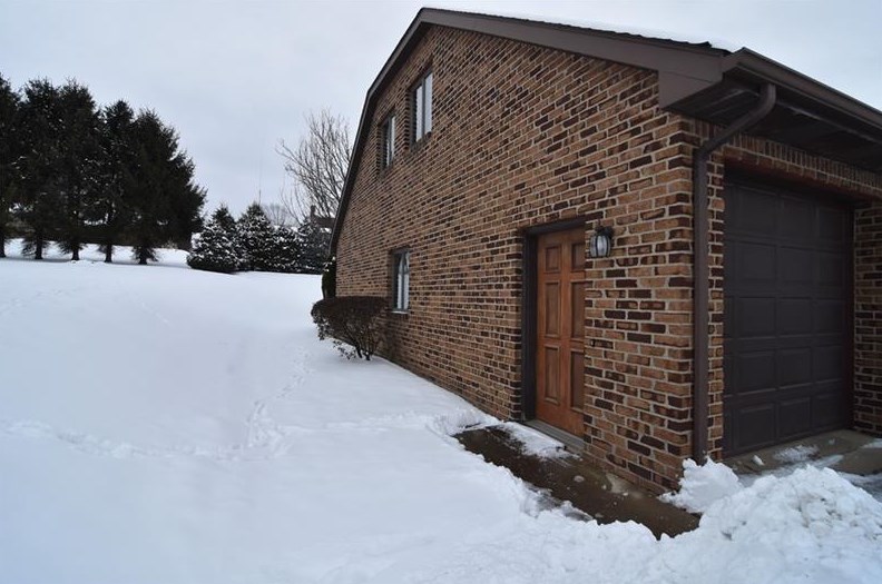 225 Robin St, Indiana, PA 15701-1439