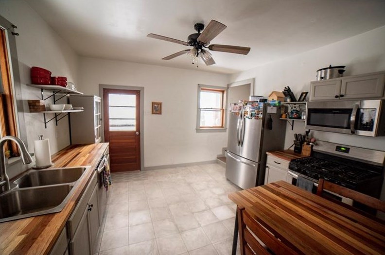 732 8th Ave, Brackenridge, PA 15014-1008