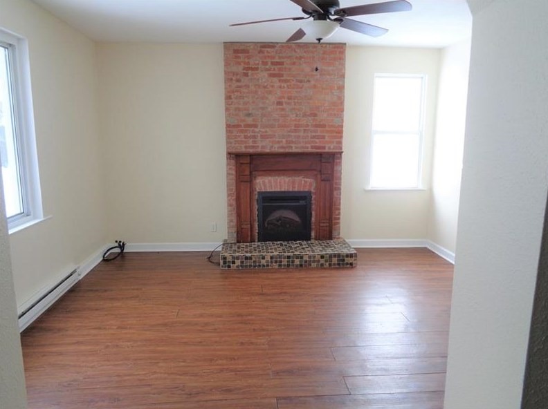 412 Colfax St, Springdale, PA 15144-1210