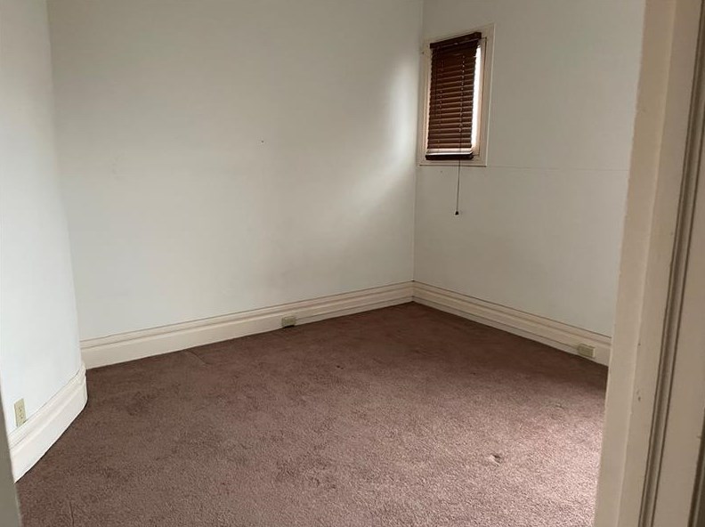 41 Morgantown St, Oliphant Furnace, PA 15401