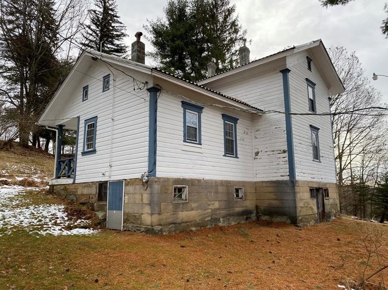 000 N Loop Rd, Smicksburg, PA 16256