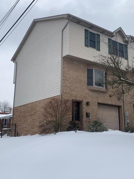 305 Santos St, East Mckeesport, PA 15035-1539
