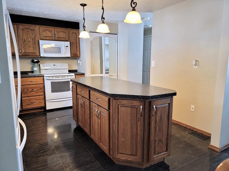 455 Huntingdon Ave, North Huntingdon PA 15642-3144 exterior