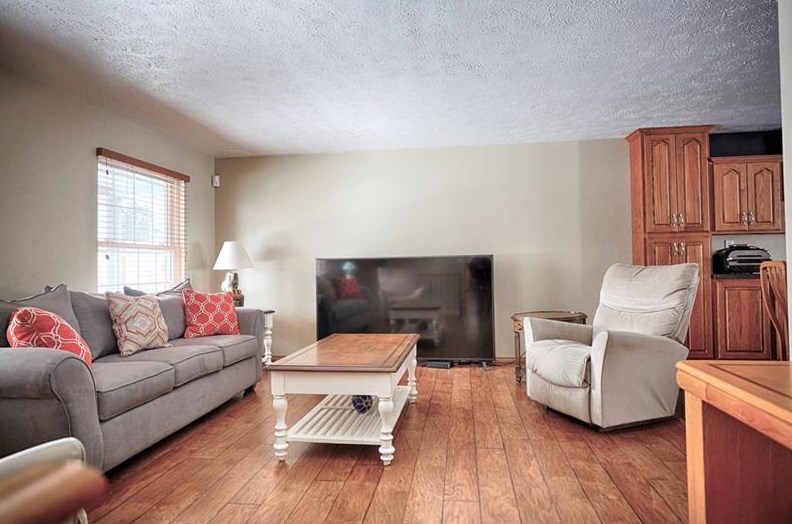 455 Huntingdon Ave, North Huntingdon PA 15642-3144 exterior