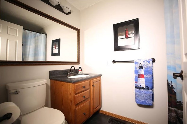 455 Huntingdon Ave, North Huntingdon PA 15642-3144 exterior