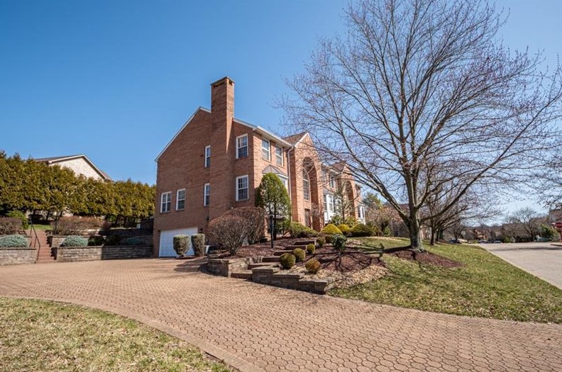275 Newbury Dr, Monroeville, PA 15146-1848