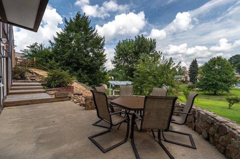 1265 Chestnut St, Monaca PA 15061-1042 exterior