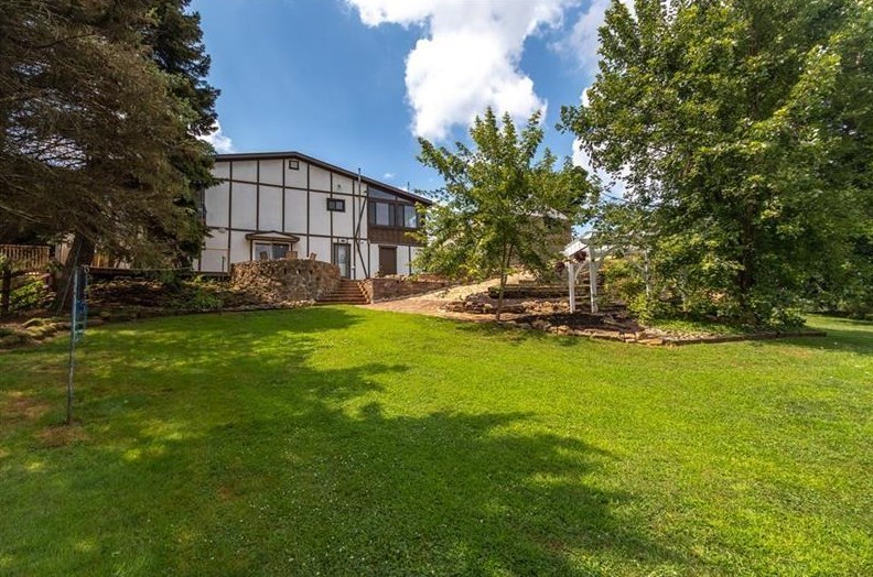 1265 Chestnut St, Monaca PA 15061-1042 exterior