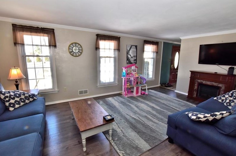 5606 Glen Hill Dr, Bethel Park, PA 15102-3316