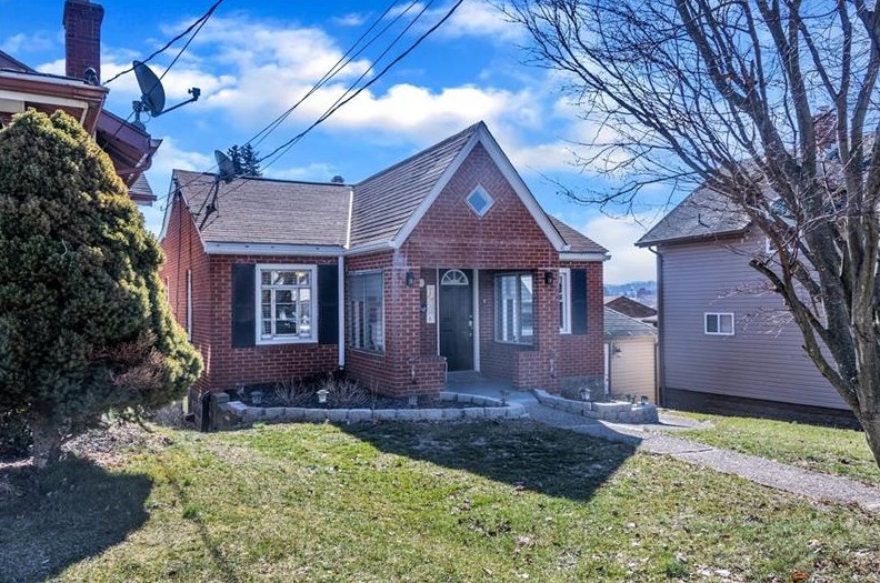70 Leet St, Washington, PA 15301-3360