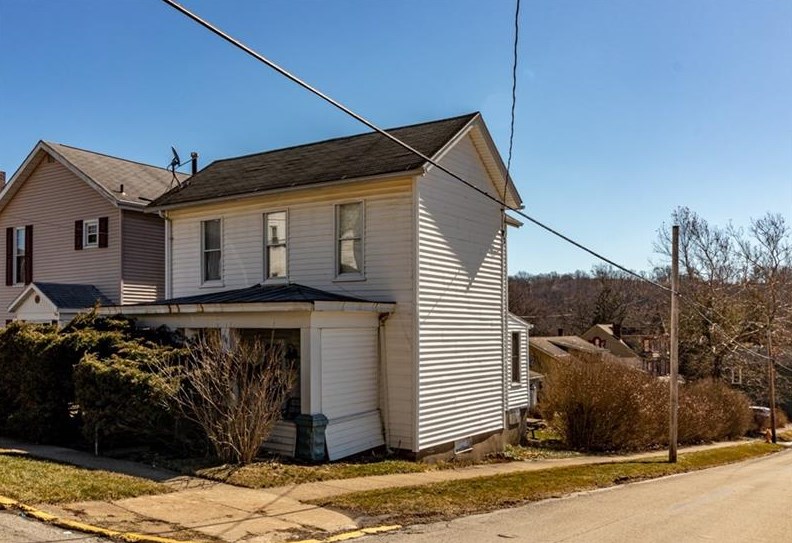 200 Elm St, Claysville, PA 15323