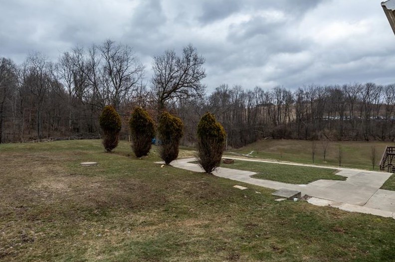 150 Karen Dr, Washington, PA 15301-8530