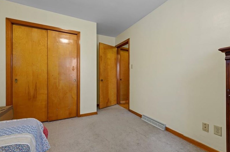 150 Karen Dr, Washington PA 15301-8568 exterior