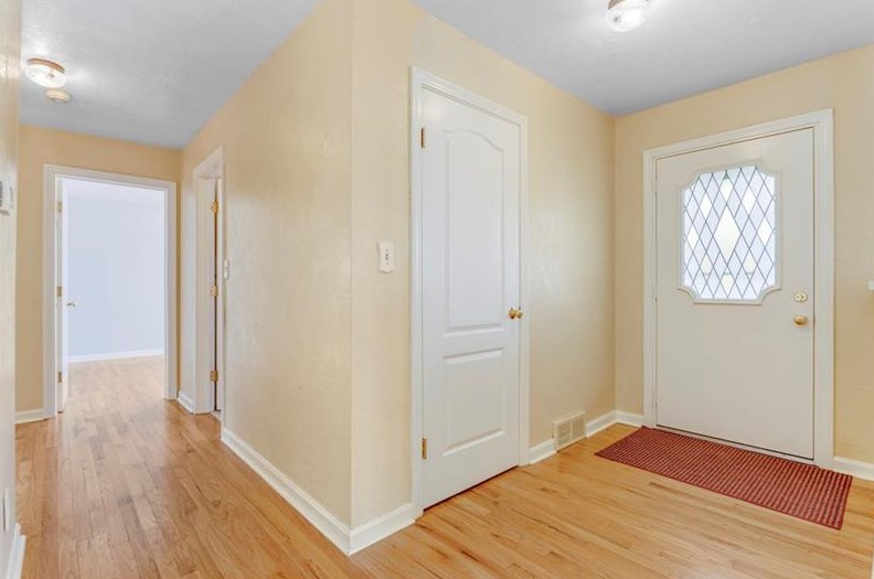102 Aspen Rd, Butler, PA 16001-3408