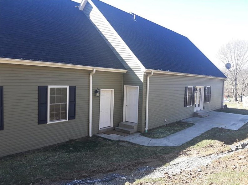 1425 Marguerite Lake Rd, Greensburg, PA 15601-6469