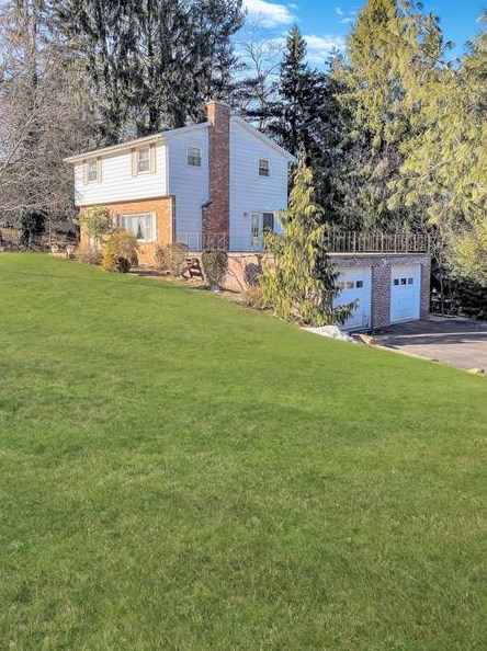 108 Dolphin Dr, Butler, PA 16002-3502