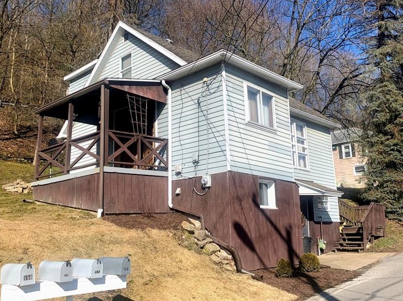 153 Old Pike Rd, Freeport, PA 16229-1323