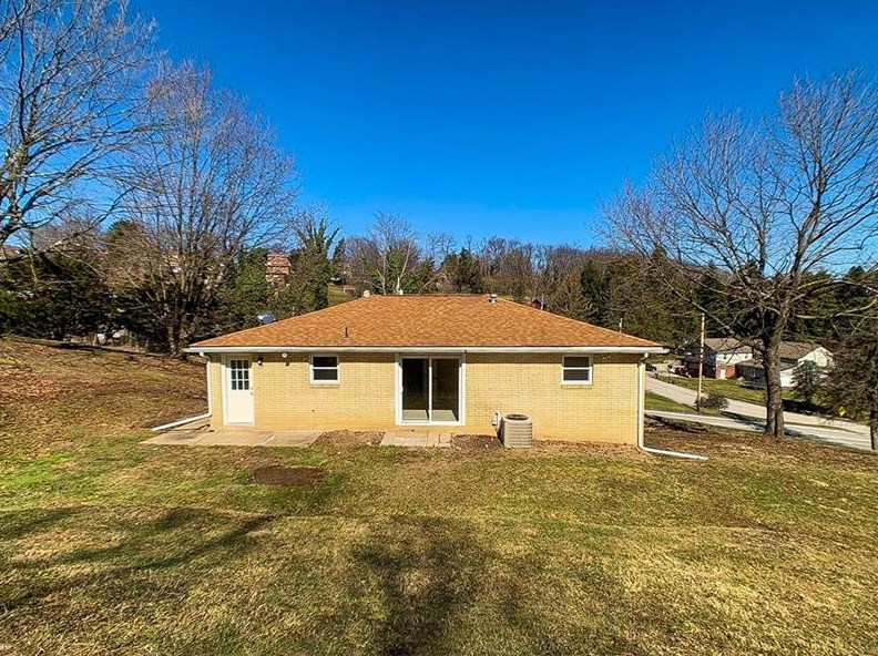 1211 Main St, North Huntingdon PA  15642-2453 exterior