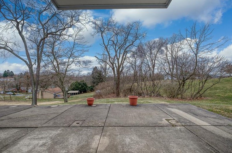 120 Freeport Rd, Butler, PA 16002-3526