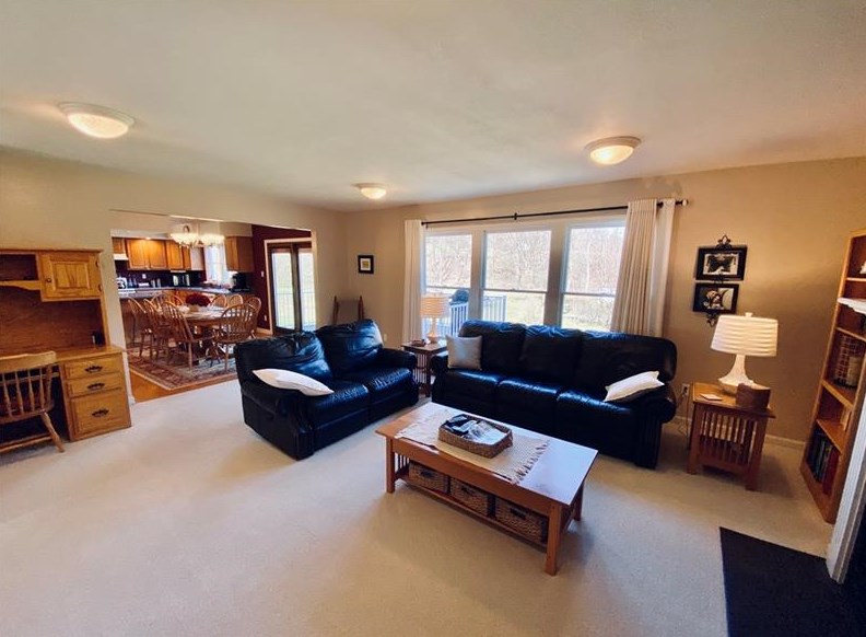 11 Kings Ln, Venetia PA  15367-1501 exterior