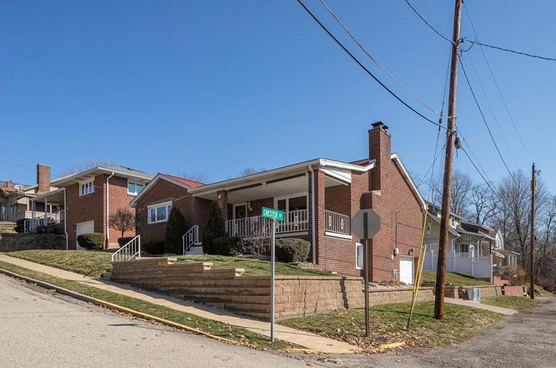 500 School St, Springdale, PA 15144-1327