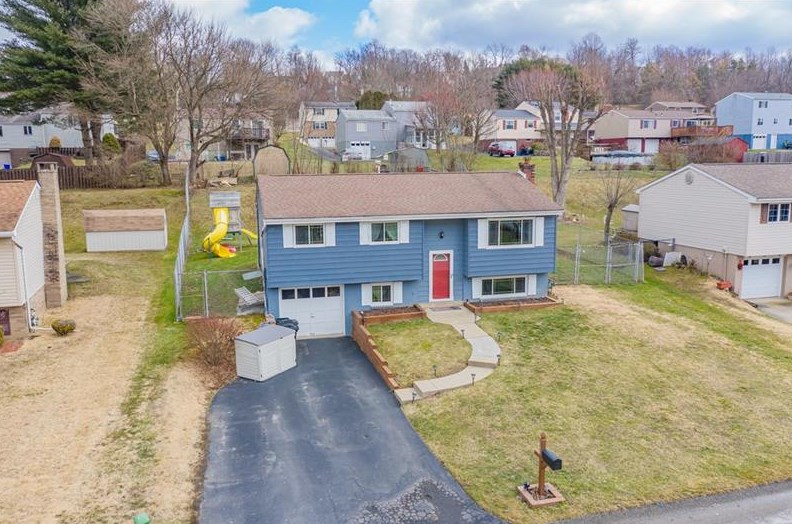 105 Sioux Dr, Greensburg, PA 15601-4935