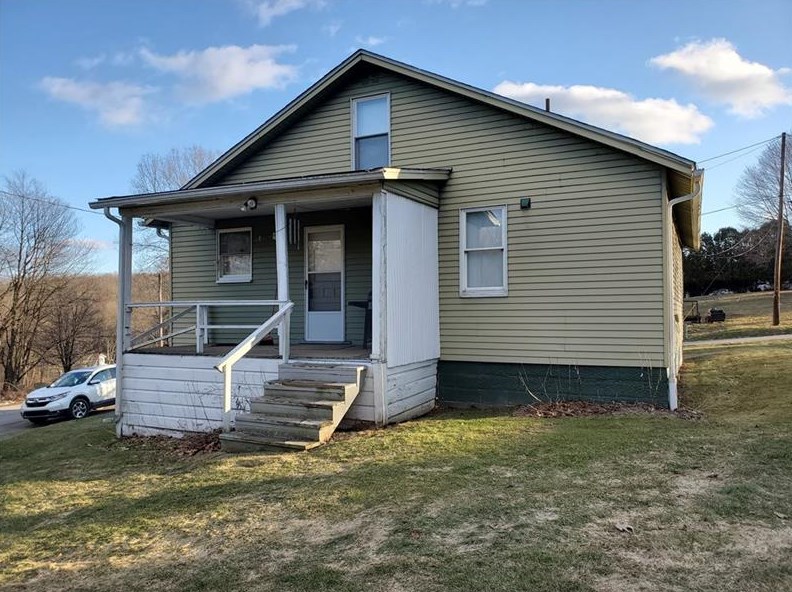 87 Sunbury St, Petrolia, PA 16050-9529