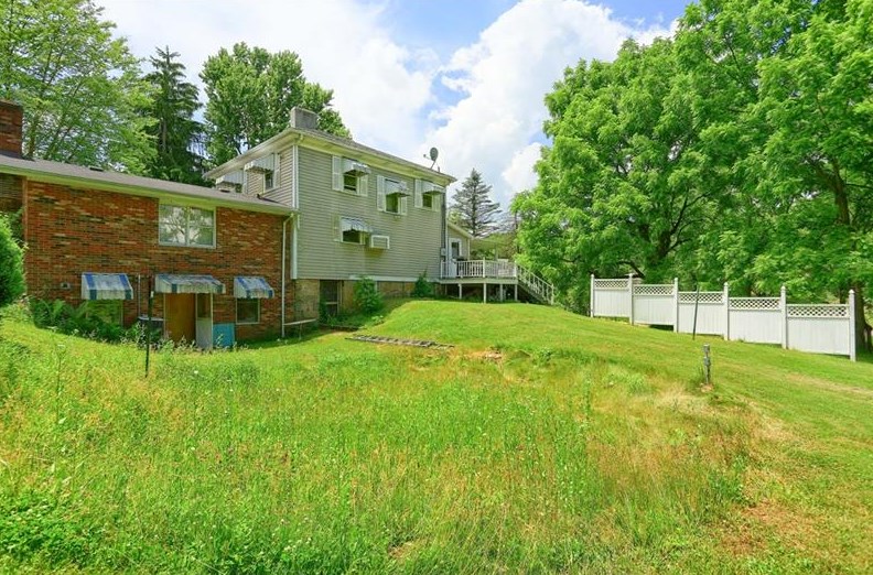 191 Blackhawk Rd, Beaver Falls, PA 15010