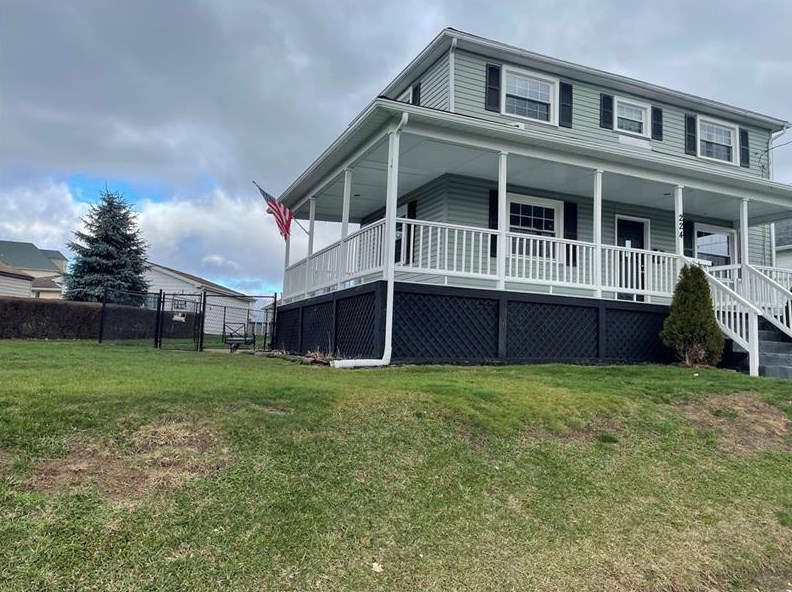 224 Spruce St, Mount Pleasant, PA 15666-1943