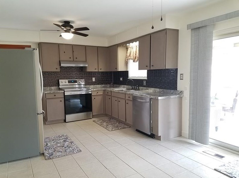 210 Springfield Ave, Washington, PA 15301-5244