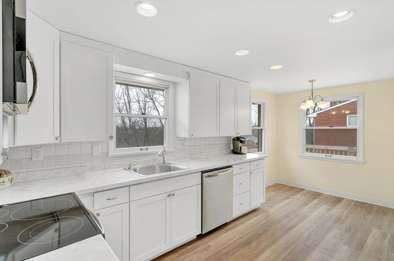 200 Greenvale Dr, Monroeville, PA 15146-4830