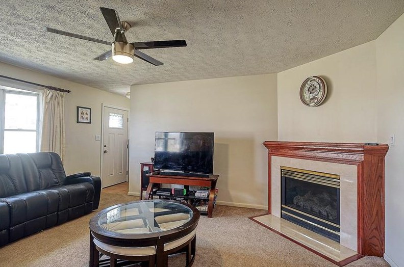 3068 Piney Bluff Dr, Library, PA 15129