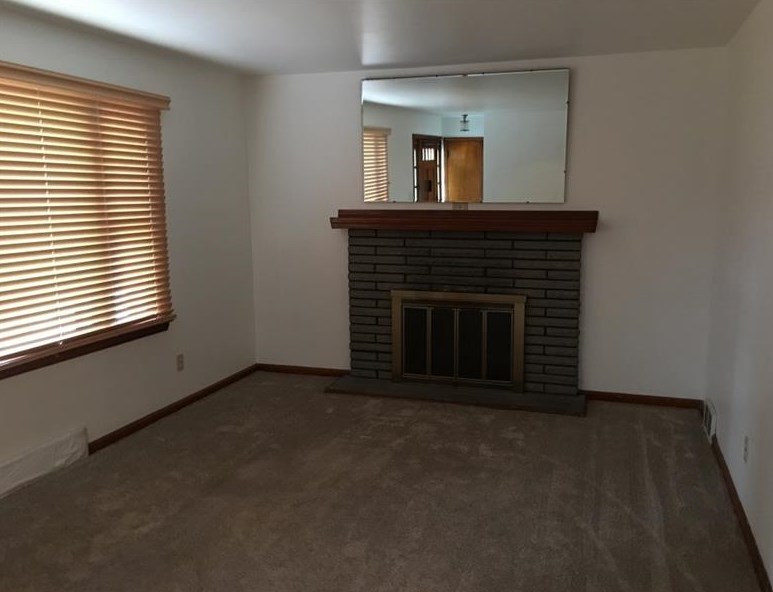 60 Franklin Farms Rd, Washington, PA 15301-5814