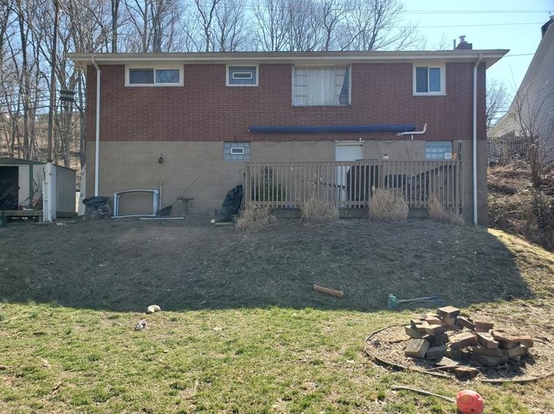 2092 Ripple Rd, Mckeesport, PA 15132-7443