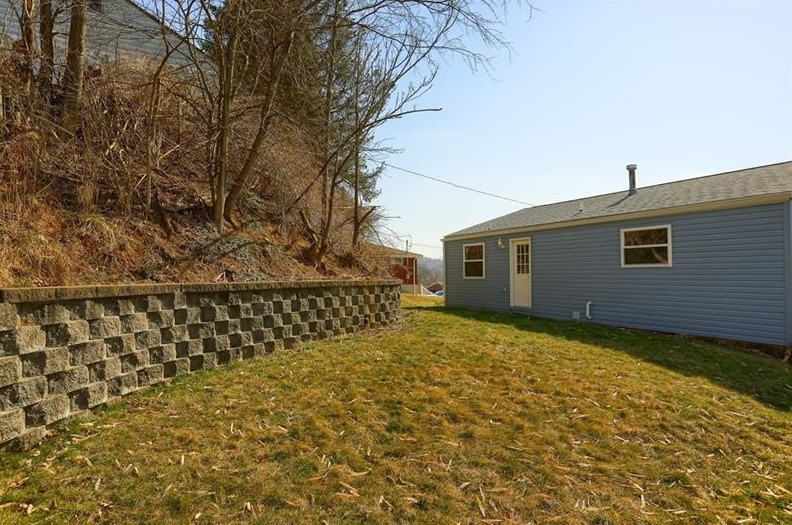 1127 9th Ave, Brackenridge, PA 15014-1315